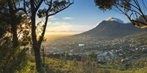 Images Dated 7th August 2017: View of City Bowl and Table Mountain, Cape Town, Western Cape, South Africa