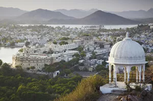 Images Dated 4th July 2011: View of City Palace, Udaipur, Rajasthan, India