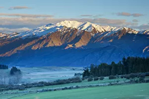 Images Dated 5th January 2011: View towards Coronet Peak Ski Field, Queenstown, Central Otago, South Island, New Zealand