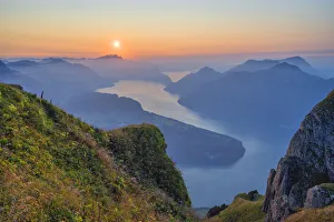 Images Dated 3rd November 2020: View from Fronalpstock on Lake Lucerne in the evening, Morschach, canton Schwyz