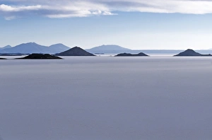 Salar De Uyuni Gallery: View across the great white expanse that is the Salar de Uyuni