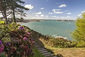 Finistere Collection: View to the Greve Blanche Beach in Carantec, Finistere, Brittany, France