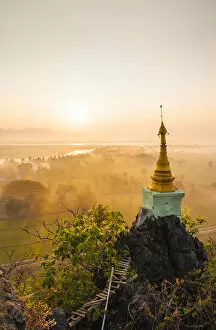 Images Dated 19th July 2017: View from Kaw Gon Pagoda at dawn, Hpa-an, Kayin State. Myanmar, Asia