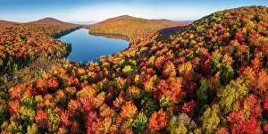 Vermont Prints: View over Kettle Pond in Autumn, Vermont, New England, USA