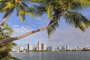 Urban Scene Prints: View over Marina Bay to big wheel Singapur Flyer, Singapore City, Singapore