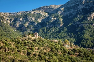 View of the mountain village of Deia, Serra de Tramuntana, Mallorca, Balearic Islands, Spain