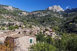 Images Dated 18th November 2017: View of the mountain village of Fornalutx with Puig Major, the highest peak on Majorca