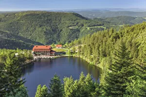 Images Dated 24th August 2021: View over Mummelsee lake to Berghotel Mummelsee hotel, Black Forest National Park