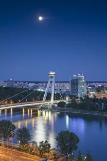 Images Dated 22nd July 2013: View of New Bridge at dusk, Bratislava, Slovakia