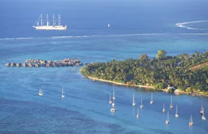 Luxurious Gallery: View of Opunohu Bay and Hilton Mo orea Lagoon Resort, Mo orea, Society Islands
