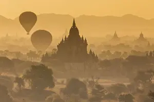 Peter Adams Prints: View of the pagodas and temples of the ancient ruined city of Bagan (Pagan), &amp