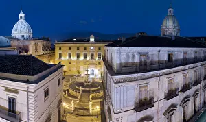 Images Dated 8th December 2010: View over Piazza Pretoria, Palermo, Sicily, Italy