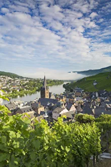 Ian Tower Prints: View of River Moselle and Bernkastel-Kues, Rhineland-Palatinate, Germany