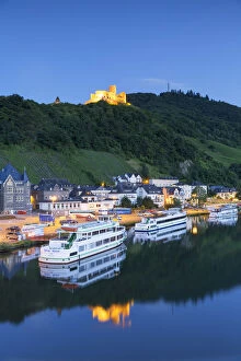Images Dated 11th October 2016: View of River Moselle and Bernkastel-Kues at dusk, Rhineland-Palatinate, Germany