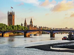 Images Dated 28th November 2022: View over the River Thames towards the Palace of Westminster at sunrise, London, England
