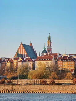 Poland Collection: View over River Vistula towards The Old Town at sunrise, Warsaw, Masovian Voivodeship, Poland