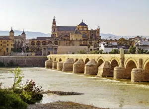 Images Dated 3rd June 2021: View over Roman Bridge of Cordoba and Guadalquivir River towards the Mosque Cathedral