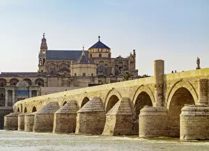 Images Dated 3rd June 2021: View over Roman Bridge of Cordoba and Guadalquivir River towards the Mosque Cathedral