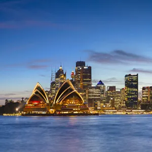 Images Dated 4th January 2018: View of skyline at sunset, Sydney, New South Wales, Australia