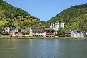 View at Treis-Karden with St. Castor Collegiate Church (Moseldome), Mosel Valley