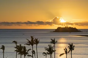 Pacific Islands Gallery: View of Wadigi Island at sunset, Mamanuca Islands, Fiji