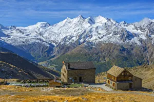 Images Dated 27th November 2019: View on the Weissmies mountain hut with Ss-Fee and the Mischabel mountain range, Ss-Grund, Valais