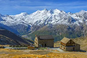 View on the Weissmies mountain hut with Ss-Fee and the Mischabel mountain range, Ss-Grund, Valais, Switzerland