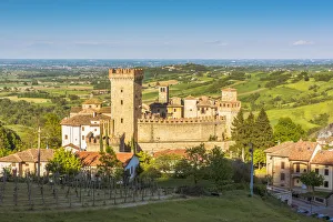 Images Dated 27th May 2016: Vigoleno, Piacenza, Emiglia-Romagna, Italy