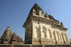 Images Dated 10th April 2008: Visvanatha and Parvati Hindu temples, UNESCO World Heritage site, Khadjuraho, Madhya
