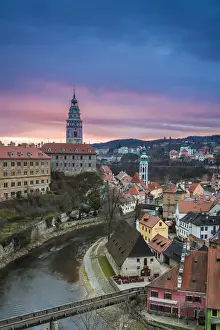 Vltava River by State Castle and Chateau Cesky Krumlov in town at sunrise, UNESCO, Cesky Krumlov, South Bohemian Region, Czech Republic