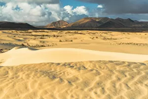Images Dated 22nd April 2022: Volcanic mountains view from the sand dunes of desert, Corralejo Natural Park, Fuerteventura