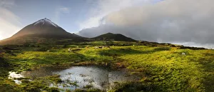 Solitude Gallery: The volcano, 2351 meters high, at the Pico island