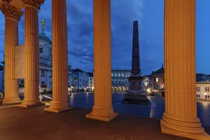 Altes Rathaus Prints: Von der Nikaiakirche zum Alten Markt mit Altem Rathaus und Obelisk