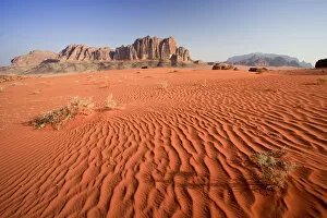 Images Dated 2nd September 2008: Wadi Rum Desert and Jebel Qattar mountain, Jordan