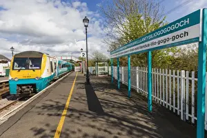 Anglesey Prints: Wales, Anglesey, Llanfairpwllgwyngyllgogerychwyrndrobwlllantsiliogogogoch Station
