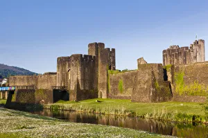 Images Dated 12th September 2016: Wales, Glamorgon, Caerphilly, Caerphilly Castle