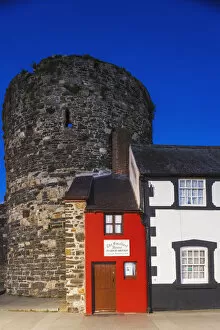 Images Dated 23rd November 2018: Wales, Gwynedd, Conwy, Smallest House in Britain