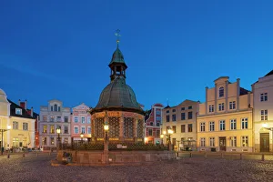Market Square Prints: Wasserkunst in Old Town at twilight