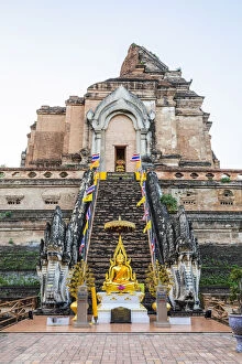 Images Dated 5th August 2020: Wat Chedi Luang, Chiang Mai, Northern Thailand, Thailand