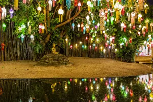 Images Dated 5th August 2020: Wat Phan Tao temple during Loi Krathong festival, Chiang Mai, Northern Thailand, Thailand