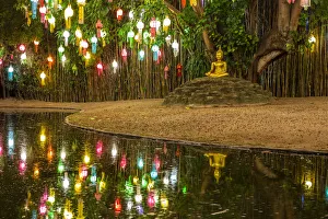 Images Dated 5th August 2020: Wat Phan Tao temple during Loi Krathong festival, Chiang Mai, Northern Thailand, Thailand