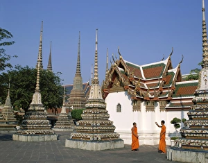 Wat Pho Prints: Wat Pho / Chedis / Monks