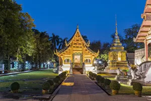 Images Dated 4th June 2020: Wat Phra Singh (Gold Temple) at night, Chiang Mai, Northern Thailand, Thailand