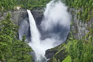 Images Dated 4th March 2021: Waterfall Helmcken Falls - Canada, British Columbia, Thompson-Nicola, Clearwater