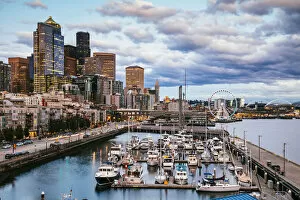 Images Dated 16th January 2018: Waterfront and downtown district at sunset, Pier 66, Seattle, Washington, USA