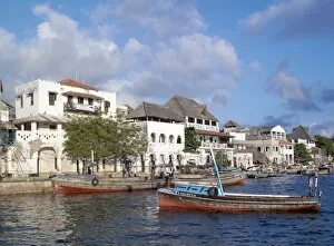 Images Dated 18th November 2005: The waterfront of the sheltered, natural harbour of Lamu Island