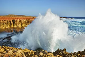 Rock Cliff Collection: Wave impression at Point Quobba - Australia, Western Australia, Gascoyne, Point Quobba