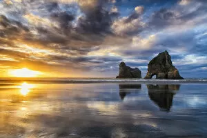 Images Dated 29th November 2016: Wharariki Beach at Sunset, New Zealand