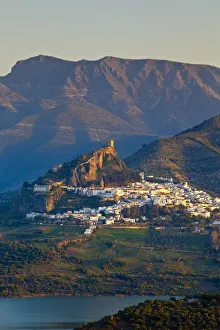 The whitewashed village of Zahara de la Sierra at sunset, Zahara de la Sierra, Cadiz