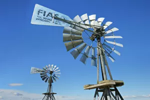 Argentina Gallery: Wind wheel for water pumping - Argentina, Santa Cruz, Lago Viedma - Patagonia, Andes